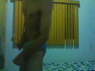 Ele é um cara bem sensual da kama ou dançando?
